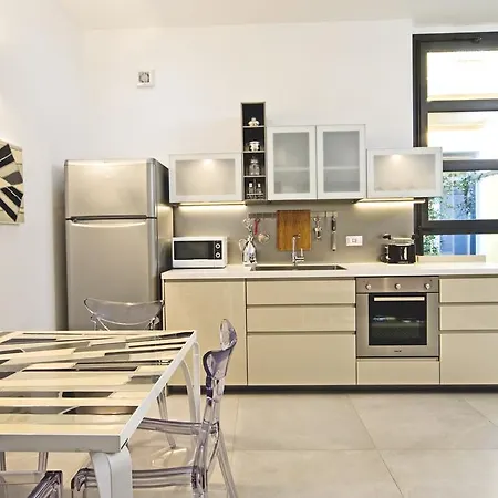 Lombardini 8 Appartement *